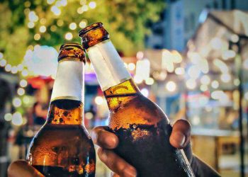 Procon-ES alerta sobre riscos de bebidas adulteradas e emite Nota Técnica para orientar consumidores e fornecedores