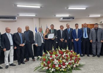 Emanuela Pedroso recebe título de cidadã proposto por todos os vereadores de Barra de São Francisco