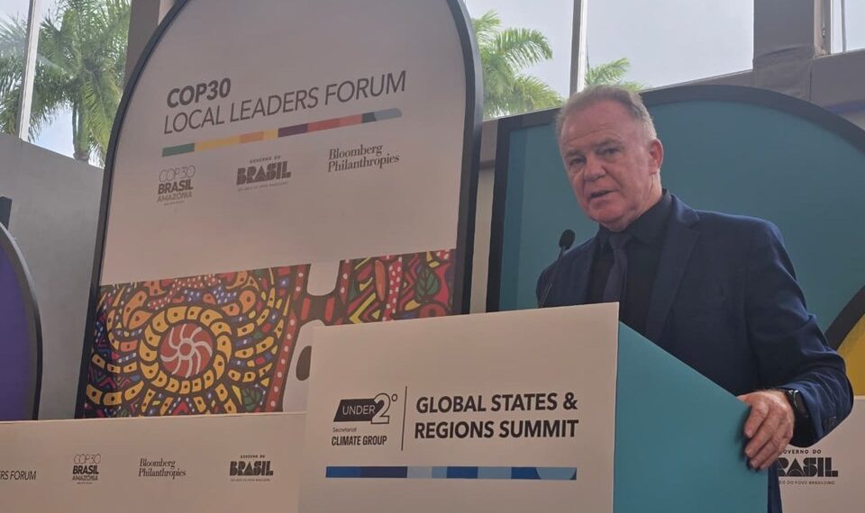 Governador destaca ações climáticas estaduais durante fórum da COP30 no Rio de Janeiro