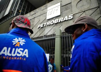 Petrobras reduz preço da gasolina em 5,2% a partir desta terça