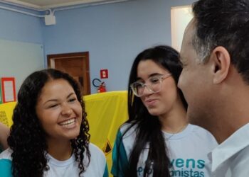 Uniformes escolares gratuitos serão entregues a 200 mil alunos a partir da volta às aulas