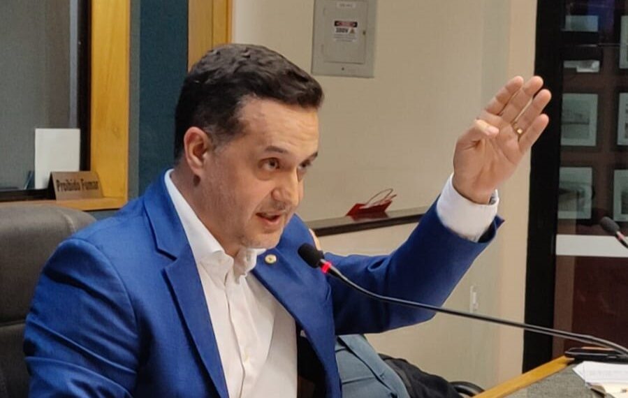 Lei de Gandini proíbe cobrança de material escolar de uso coletivo