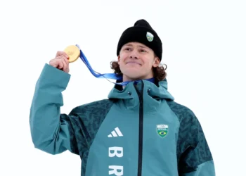 Lucas Pinheiro conquista 1° ouro para o Brasil em Olimpíada de Inverno