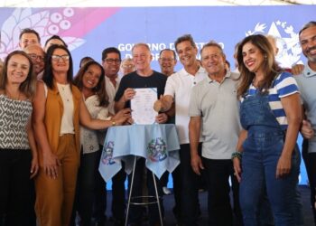 Casagrande entrega obras e assina ordens de serviço para infraestrutura, educação e esporte em Nova Venécia