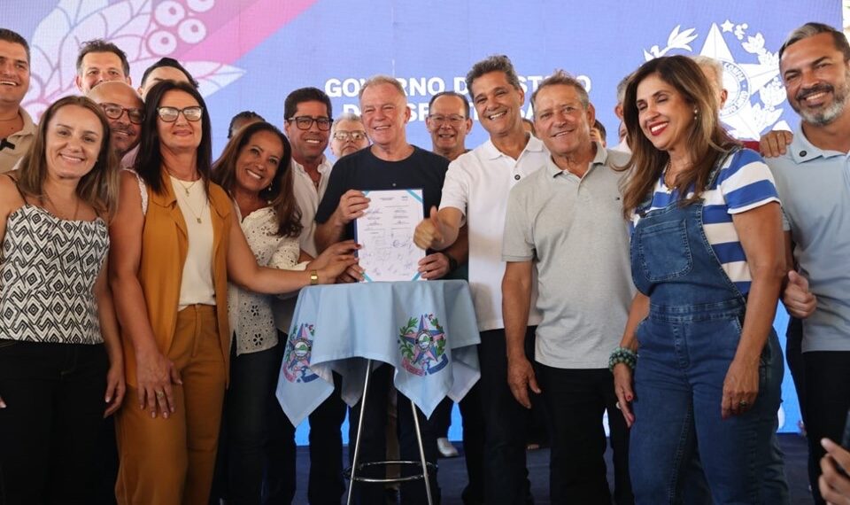 Casagrande entrega obras e assina ordens de serviço para infraestrutura, educação e esporte em Nova Venécia