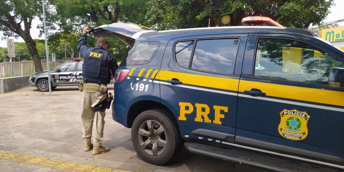 Foragido da Justiça do Rio é preso pela PRF em abordagem na BR-101, em Cariacica