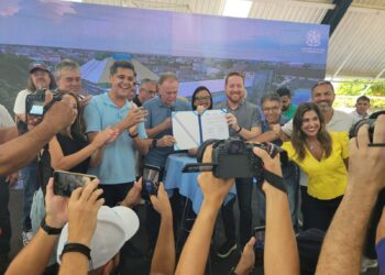 Casagrande cumpre agenda em São Mateus com entregas, anúncios e visita a obras em Guriri