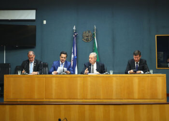 Uniforme escolar no ES poderá ter símbolo do autismo