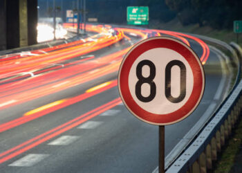 Aumento de 5% na velocidade pode elevar em até 20% mortes no trânsito, aponta Abramet