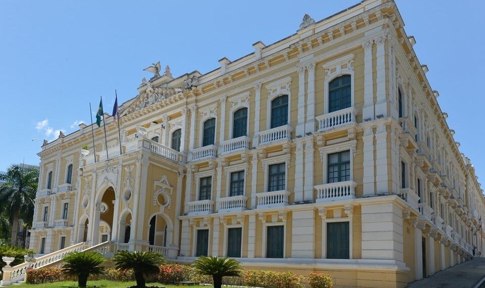Governo do Estado anuncia aplicação do Piso Nacional do Magistério para mais de 10 mil profissionais