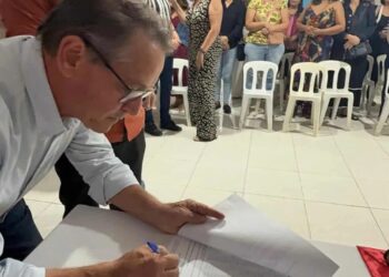 Prefeito de Nova Venécia envia projeto que concede reajuste de 5,4% aos profissionais do magistério