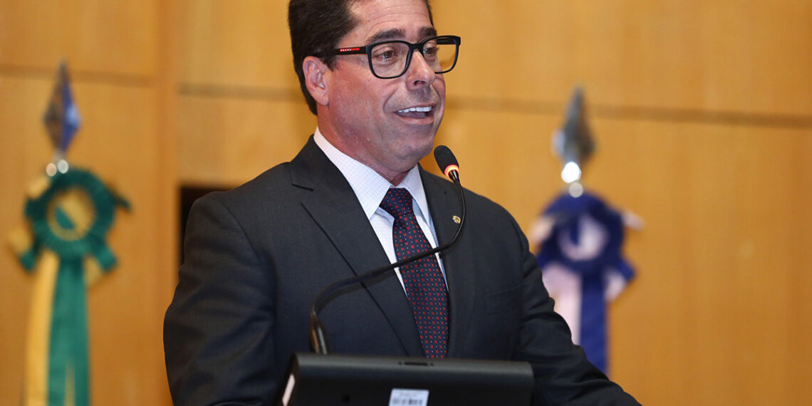 Projeto de Marcelo Santos garante atendimento prioritário a responsáveis por pessoas com deficiência no ES