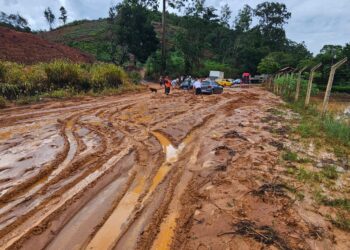 Lama na pista bloqueia trecho entre São Gabriel da Palha e Nova Venécia após fortes chuvas