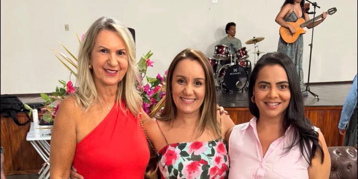 Emanuela Pedroso emociona público ao compartilhar trajetória em encontro de mulheres em Pinheiros