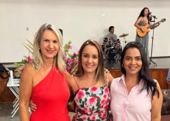 Emanuela Pedroso emociona público ao compartilhar trajetória em encontro de mulheres em Pinheiros