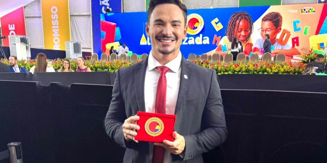Ministério da Educação concede Selo Ouro a Nova Venécia por compromisso com alfabetização