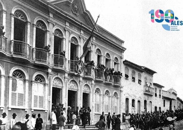 Ales apresenta exposição “Caminhos da Cidadania” com documentos e imagens dos 190 anos do Legislativo capixaba