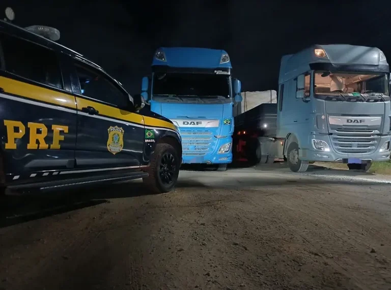 PRF apreende caminhão clonado em João Neiva após flagrar dois veículos com mesma placa na BR-101