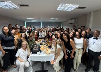 Emoção e gratidão marcam despedida de Emanuela Pedroso da Secretaria de Governo; prefeitos e servidores prestam homenagem