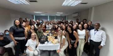 Emoção e gratidão marcam despedida de Emanuela Pedroso da Secretaria de Governo; prefeitos e servidores prestam homenagem