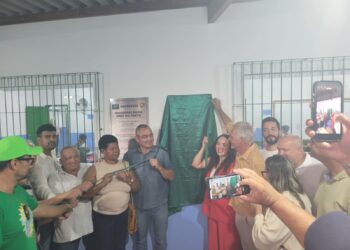 Prefeito Marcus Batista reinaugura EMEF Rio Preto após 20 anos sem reforma