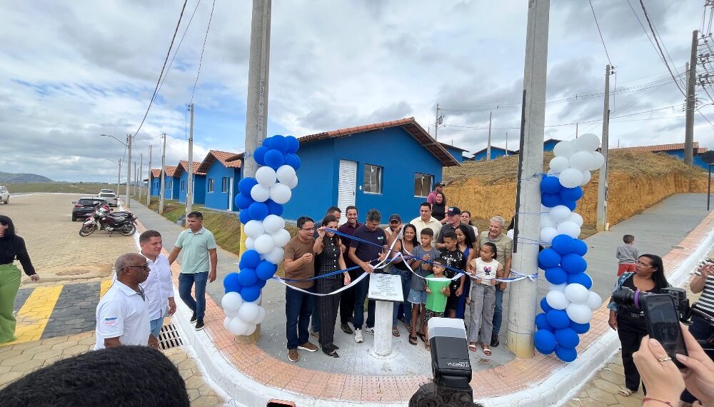 Governador e prefeito fazem entrega histórica de 32 casas populares em São Gabriel da Palha