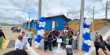 Governador e prefeito fazem entrega histórica de 32 casas populares em São Gabriel da Palha