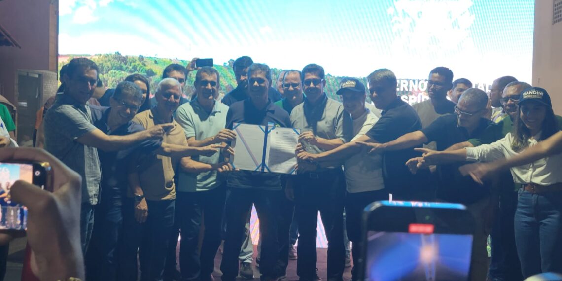 Governador Ricardo Ferraço inaugura estação de tratamento de esgoto e assina ordens de serviço para ginásio e campo de futebol em Jaguaré
