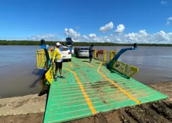 Após três meses parada, balsa entre Conceição da Barra e Guriri volta a funcionar