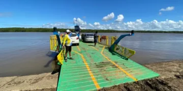 Após três meses parada, balsa entre Conceição da Barra e Guriri volta a funcionar