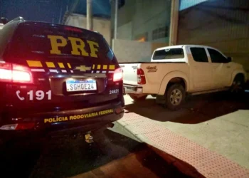 PRF recupera caminhonete Toyota Hilux roubada há oito anos em Pinheiros