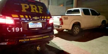 PRF recupera caminhonete Toyota Hilux roubada há oito anos em Pinheiros