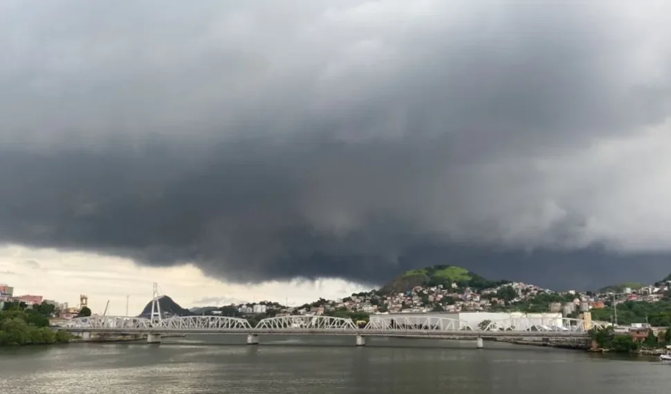 Inmet emite alerta amarelo para tempestade em 29 municípios do Sul do ES nesta terça (19)