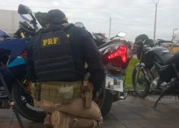 Polícia Rodoviária Federal apreende moto adulterada no km 125 da BR-101, em Sooretama