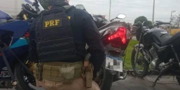 Polícia Rodoviária Federal apreende moto adulterada no km 125 da BR-101, em Sooretama