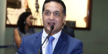Gandini articula e governo envia à Assembleia projeto de recarga de carro elétrico em condomínio