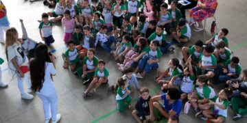 Nova Venécia mobiliza 15 escolas e entrega mais de 3 mil kits de higiene bucal no Dia Nacional de Combate à Cárie