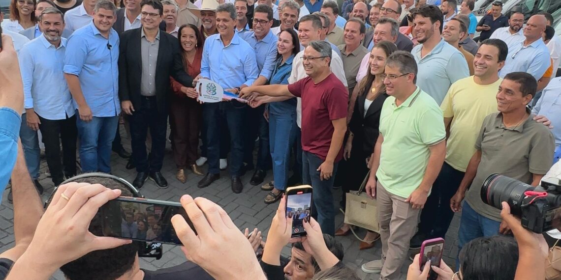 Tiago Rocha agradece governador Ricardo Ferraço por entrega de nova ambulância para São Gabriel da Palha