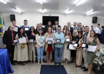 Câmara de Nova Venécia entrega Título de Honra ao Mérito da Saúde a 13 personalidades