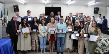 Câmara de Nova Venécia entrega Título de Honra ao Mérito da Saúde a 13 personalidades