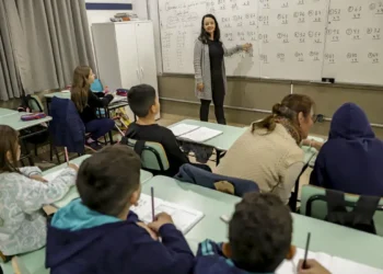 Senado aprova reajuste do piso dos professores para R$ 5.130,63; texto vai à sanção