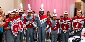 Prefeito de Jaguaré entrega novos uniformes à BAMMUJA