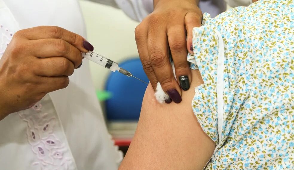 Ministério da Saúde suspende vacina contra a dengue do Butantan