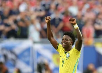 Brasil vence a Escócia por 3 a 0, avança em primeiro lugar e aguarda adversário no mata-mata da Copa