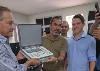 Prefeito Lubiana Barrigueira e deputado Tyago Hoffmann entregam novo aparelho de ultrassom e óculos para moradores de Nova Venécia