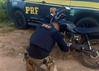 PRF recupera duas motos com sinais adulterados e prende condutor na BR-101