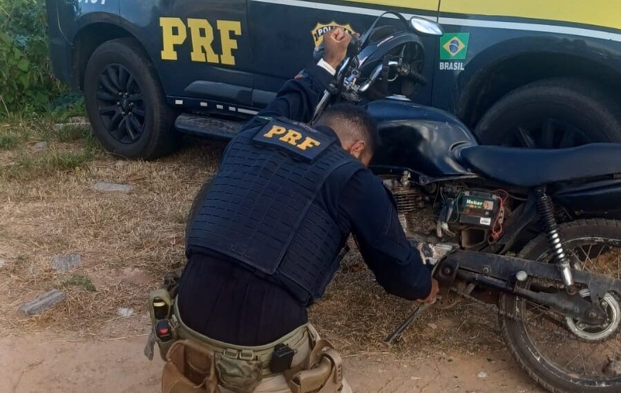 PRF recupera duas motos com sinais adulterados e prende condutor na BR-101