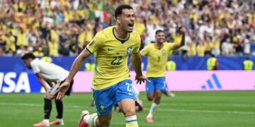Brasil reage no segundo tempo, vence o Japão de virada e avança às oitavas da Copa do Mundo